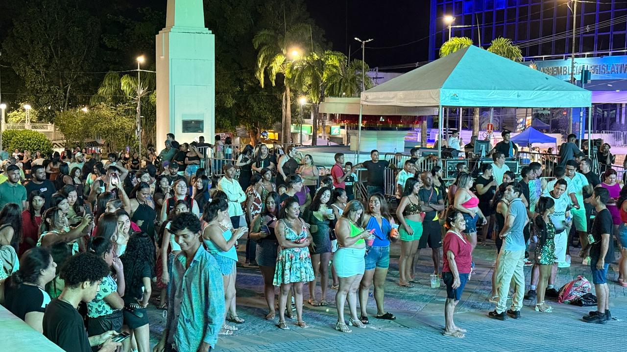 público começa a chegar para assistir show de Tierry