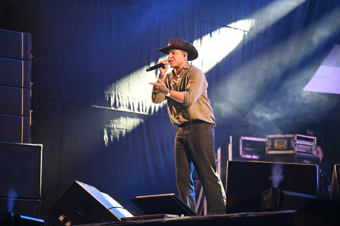 Hit! “Rita” e “Cabeça branca” agita público em show de Tierry em Rio Branco