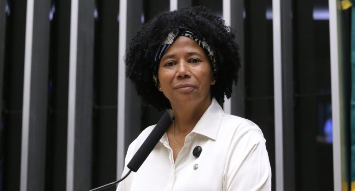 Sílvia Cristina relata projeto que institui fator amazônico na merenda escolar