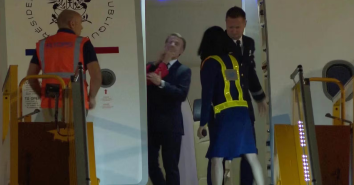 Jornalista revela possível motivo de tapa da primeira-dama em Macron