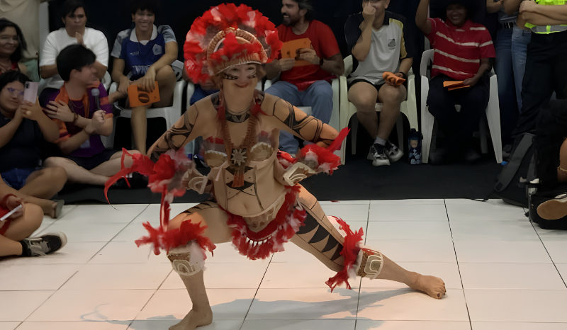 ‘tia da trufa’ faz história em concurso de cunhã-poranga da UFAM