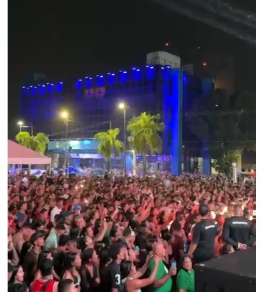 Sob chuva, Tierry agita público em show em Rio Branco: “Benção”