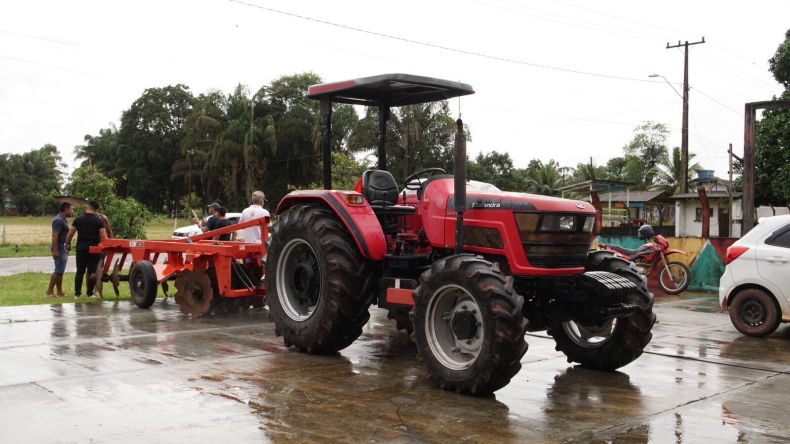 DaLua entrega trator e garante apoio à agricultura familiar em Tracajatuba 1 – Diário do Amapá