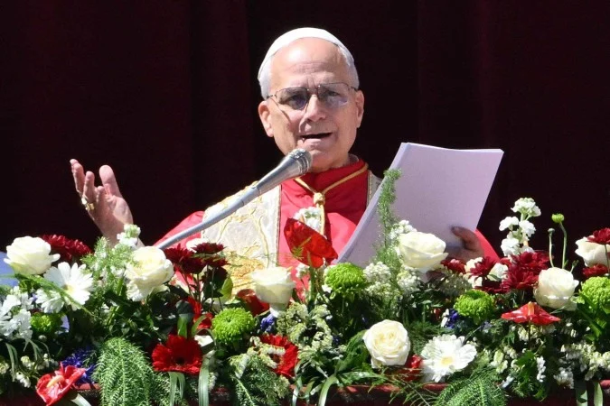 Vaticano condena cura gay e prega inclusão em documento