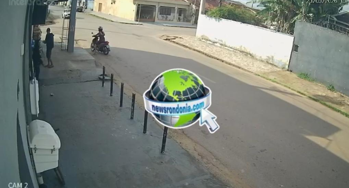 VÍDEO: Dupla em bicicletas é filmada fazendo roubo em mercado na zona sul