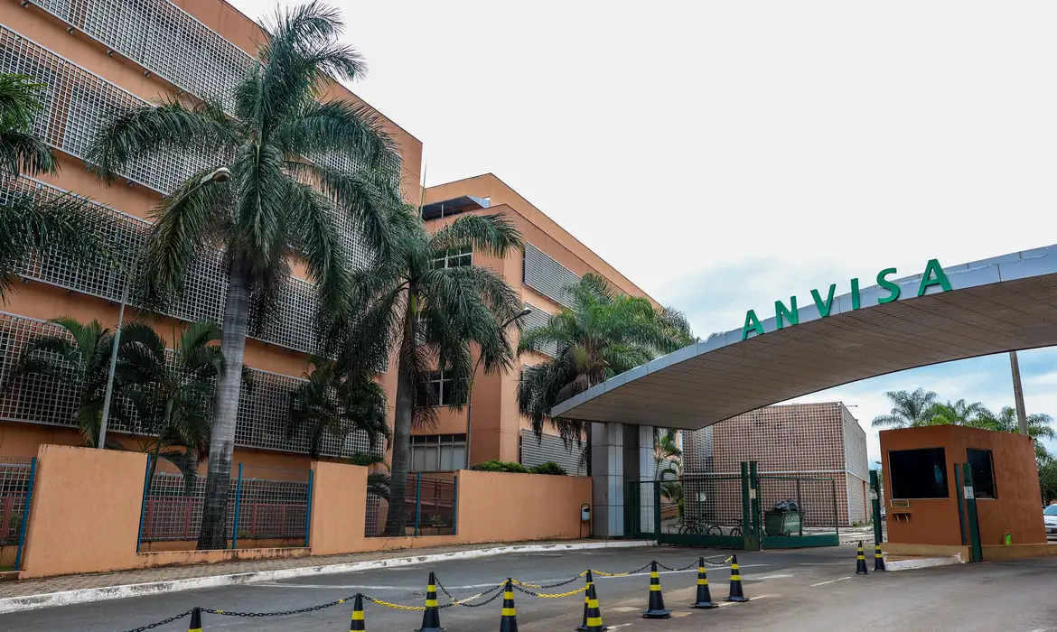 Anvisa proíbe comercialização de suplemento irregular e suspende lotes de creatina
