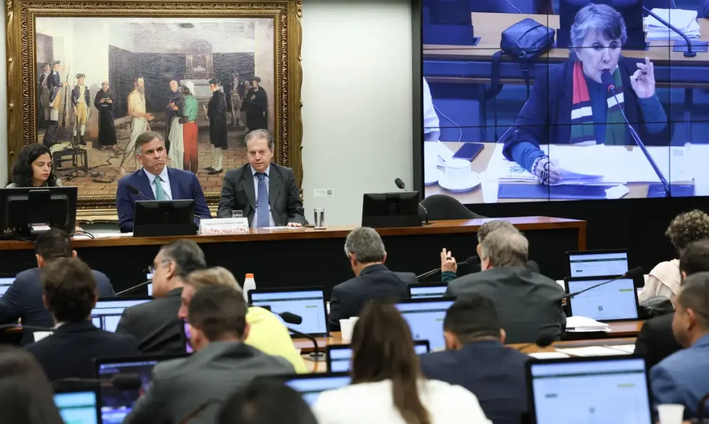 CCJ da Câmara aprova PEC que reduz maioridade penal para 16 anos e reacende debate no Congresso