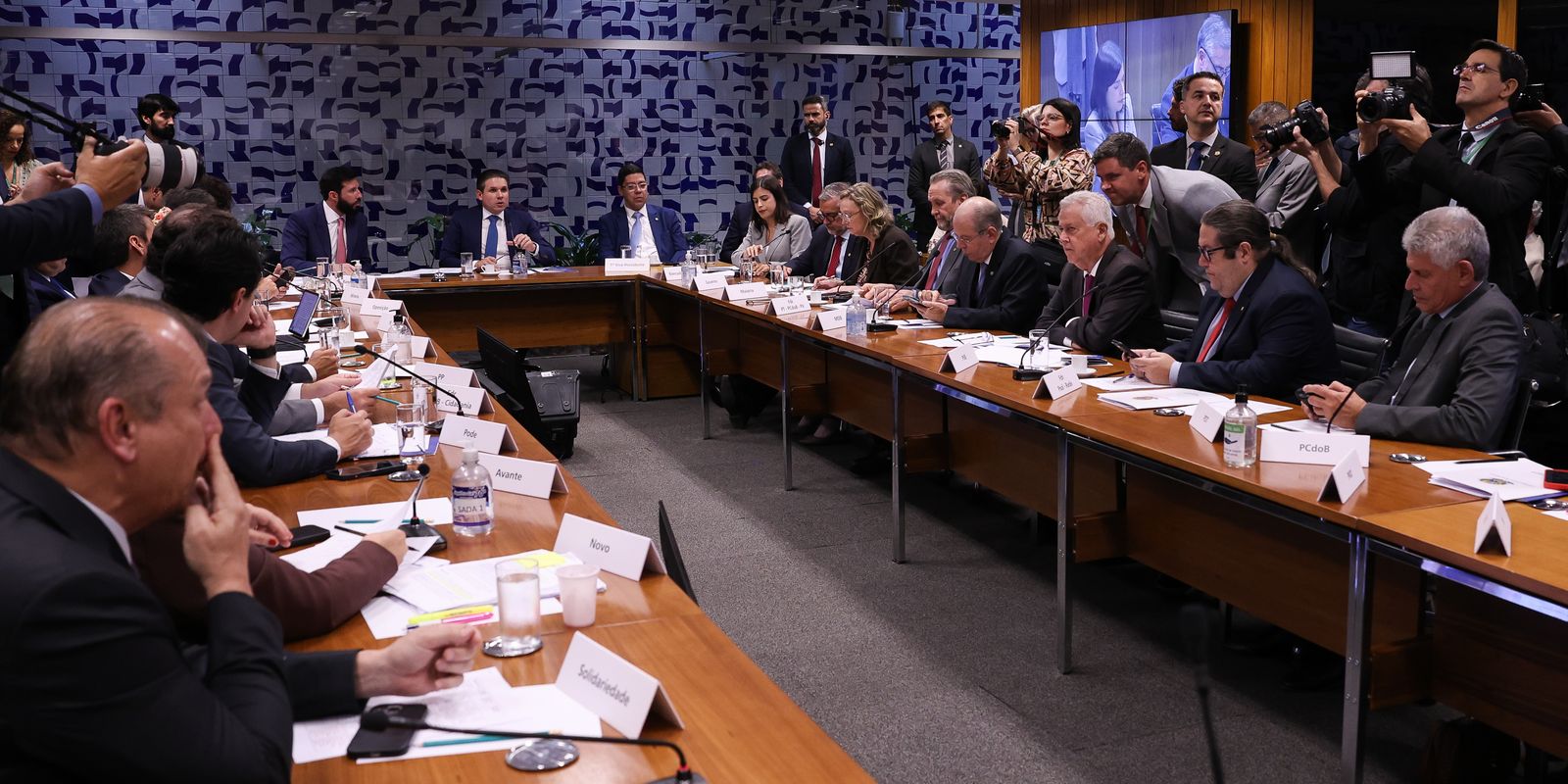 governo retira urgência do fim da escala 6×1 e destrava pauta