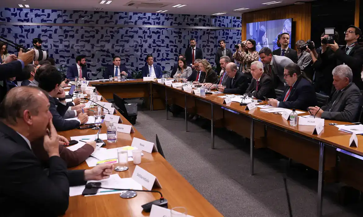 Câmara: governo retira urgência do fim da escala 6×1 e destrava pauta
