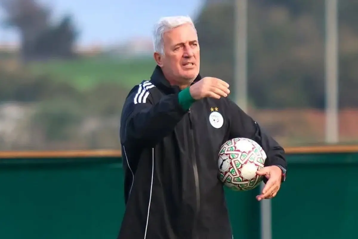 Argélia renova contrato com técnico da seleção