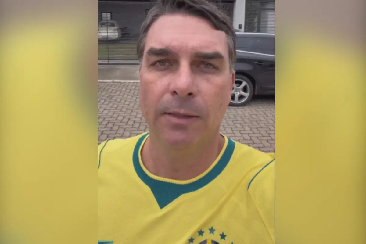 Flávio lamenta que não verá jogo do Brasil com pai
