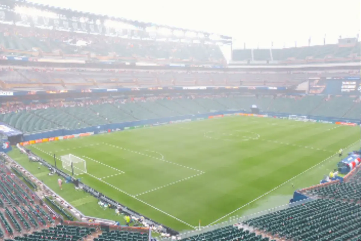 França 1 x 0 Iraque: jogo é suspenso por tempestade de raios