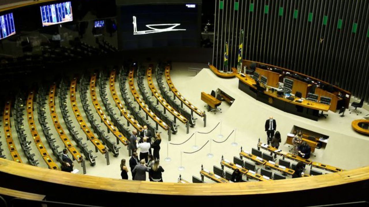 Fim da escala 6×1: deputados decidem nesta terça-feira sobre jornada de 40 horas