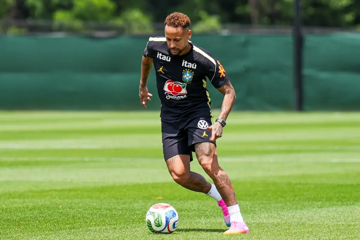 VÍDEO: Neymar faz 1º treino completo junto à Seleção Brasileira após lesão