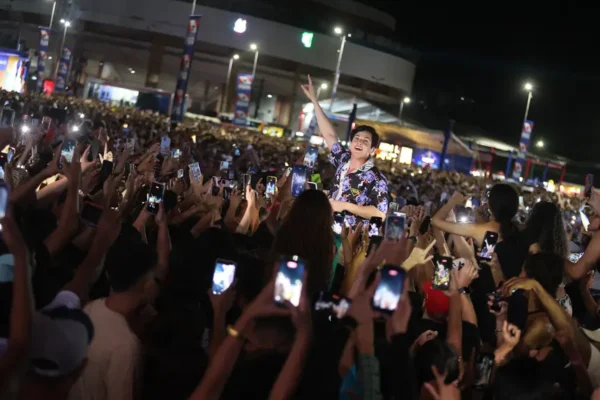 Parárraiá reúne multidão em segunda noite de festa no Mangueirão