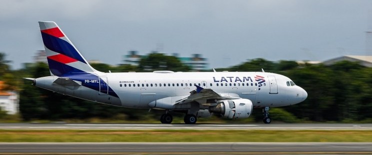 LATAM é condenada em São Luís por overbooking, atraso de voo e extravio de bagagem