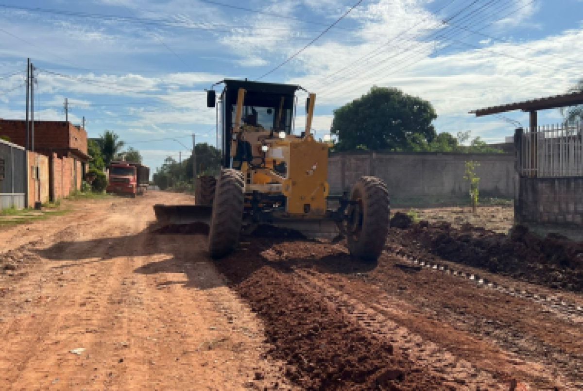 Prefeitura inicia mutirão noturno de cascalhamento na região do Pedra 90 às 17h…