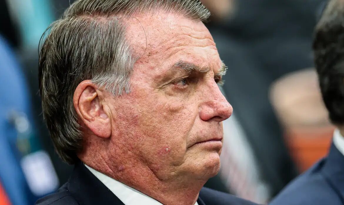 PC conclui depoimento de Jair Bolsonaro sobre arma apreendida
