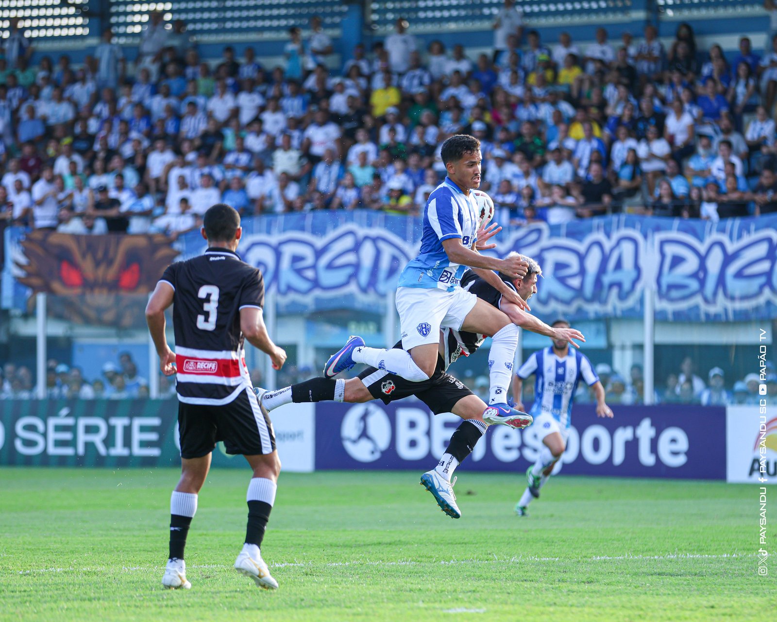 Santa Cruz cala a Curuzu e vence o Paysandu pela Série C