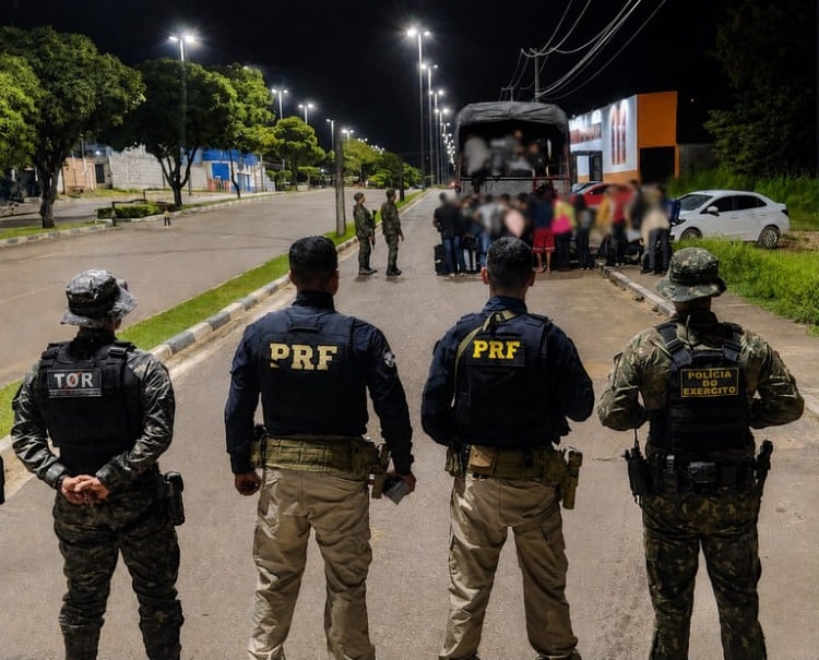 PRF resgata 43 imigrantes cubanos abandonados por ‘coiotes’ em rodovia