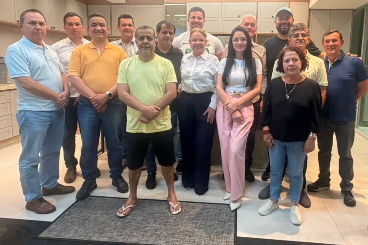 Em jantar, Paula fecha com mais dois e chega a 14 por reeleição…