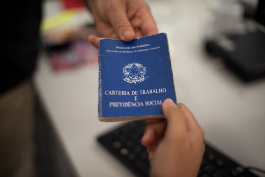 Desemprego entre jovens cai para 13,8%, mas baixa remuneração e rotatividade são desafios