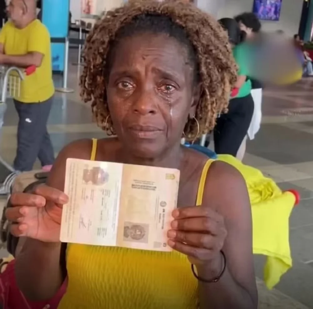 Mulher de Serra Leoa que vive no aeroporto de Belém tem viagem remarcada para agosto após impasses com documentação