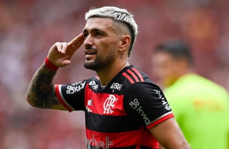Flamengo acusa Uruguai de descumprir orientações médicas de Arrascaeta