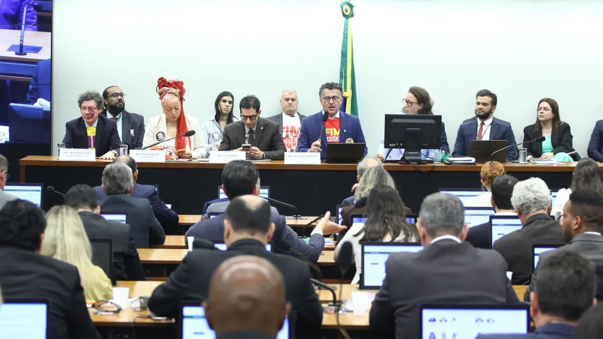 Justiça manda governo suspender anúncios pagos sobre o 6×1