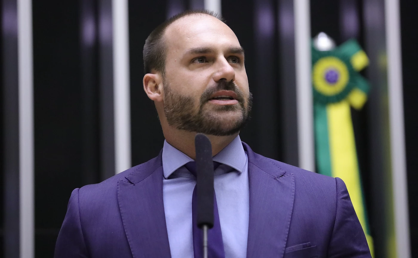 STF condena Eduardo Bolsonaro a mais de 4 anos de prisão por coação no curso do processo