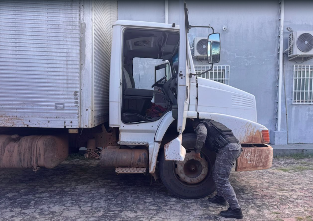 Operação apreende mais de 330 mil maços de cigarros contrabandeados em Caxias