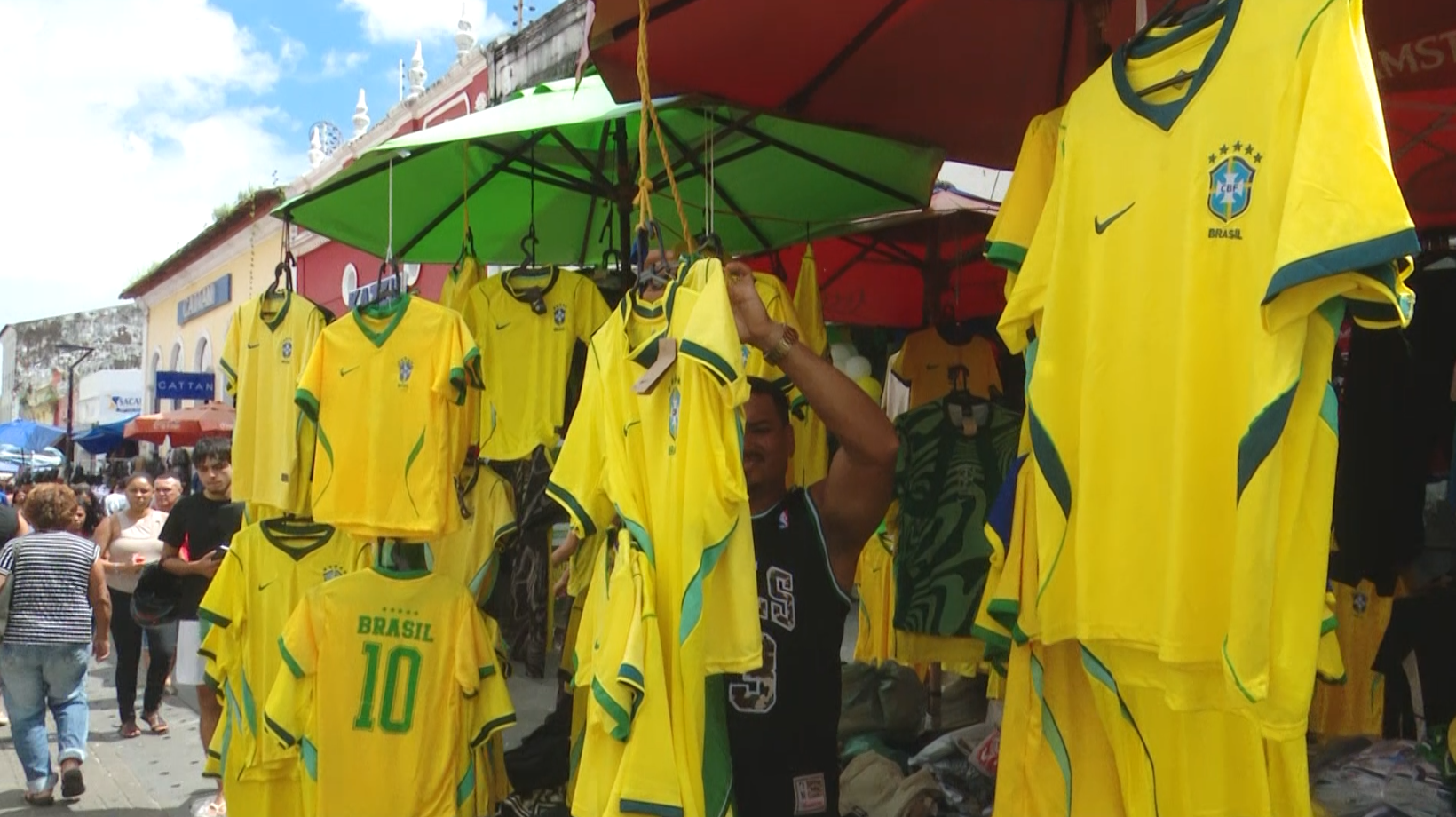 Cresce a busca pelos itens da seleção brasileira no comércio de São Luís