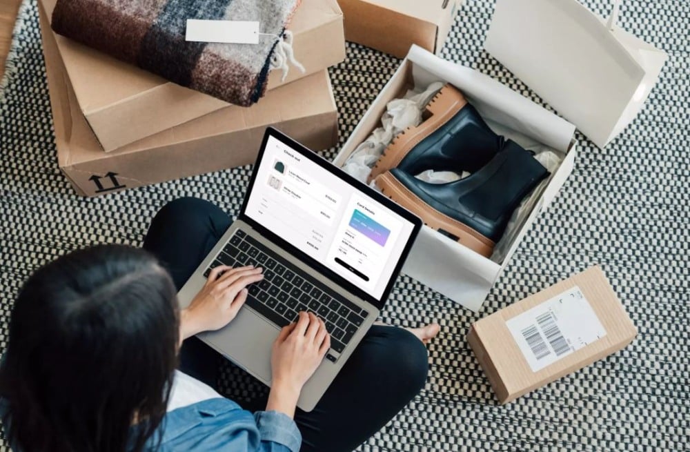 Consumidor da era digital pesquisa mais e compra com cautela, apontam estudos 