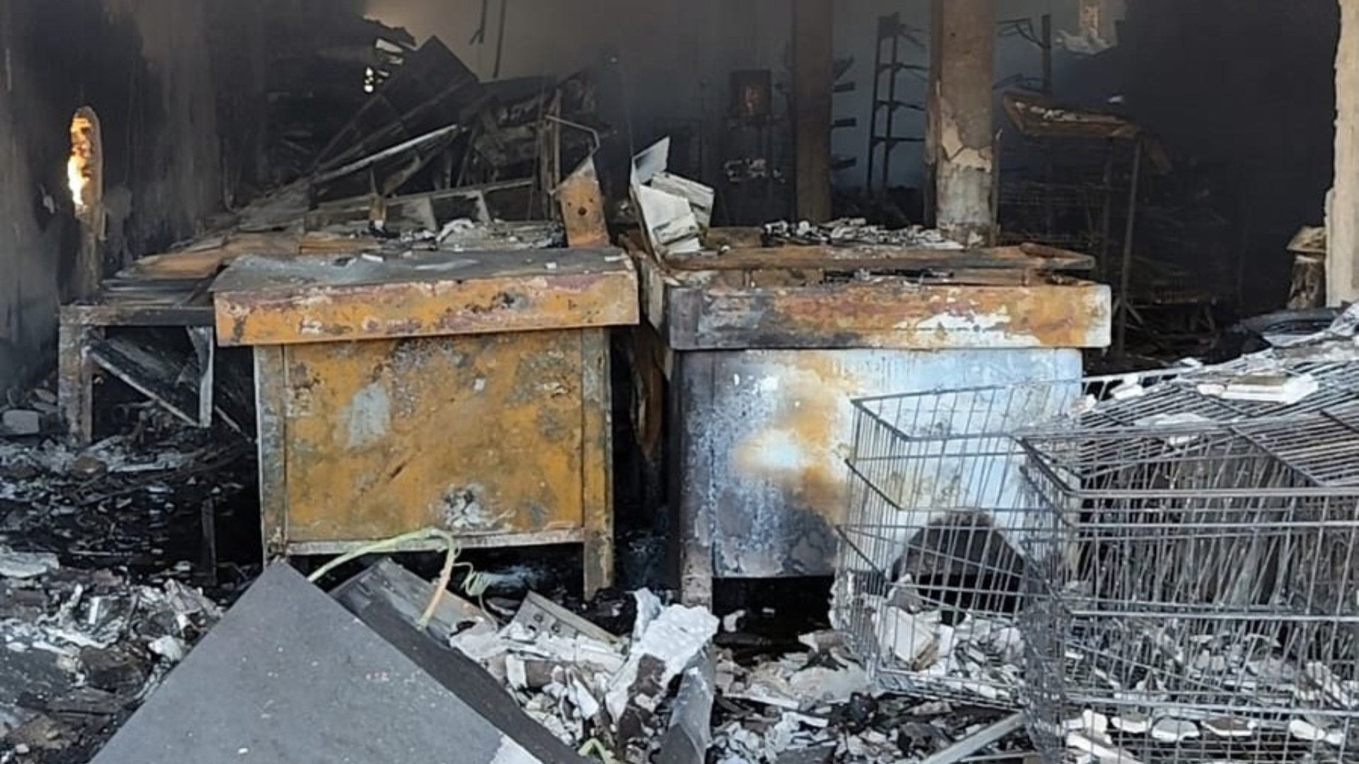 Incêndio com cerca de 40 explosões destrói parte de estabelecimento em Timbiras