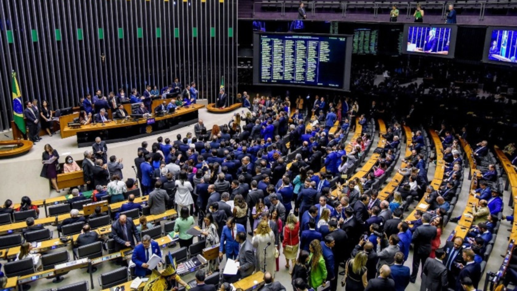 Mudança na CLT: Câmara deve votar semana de trabalho de 40 horas