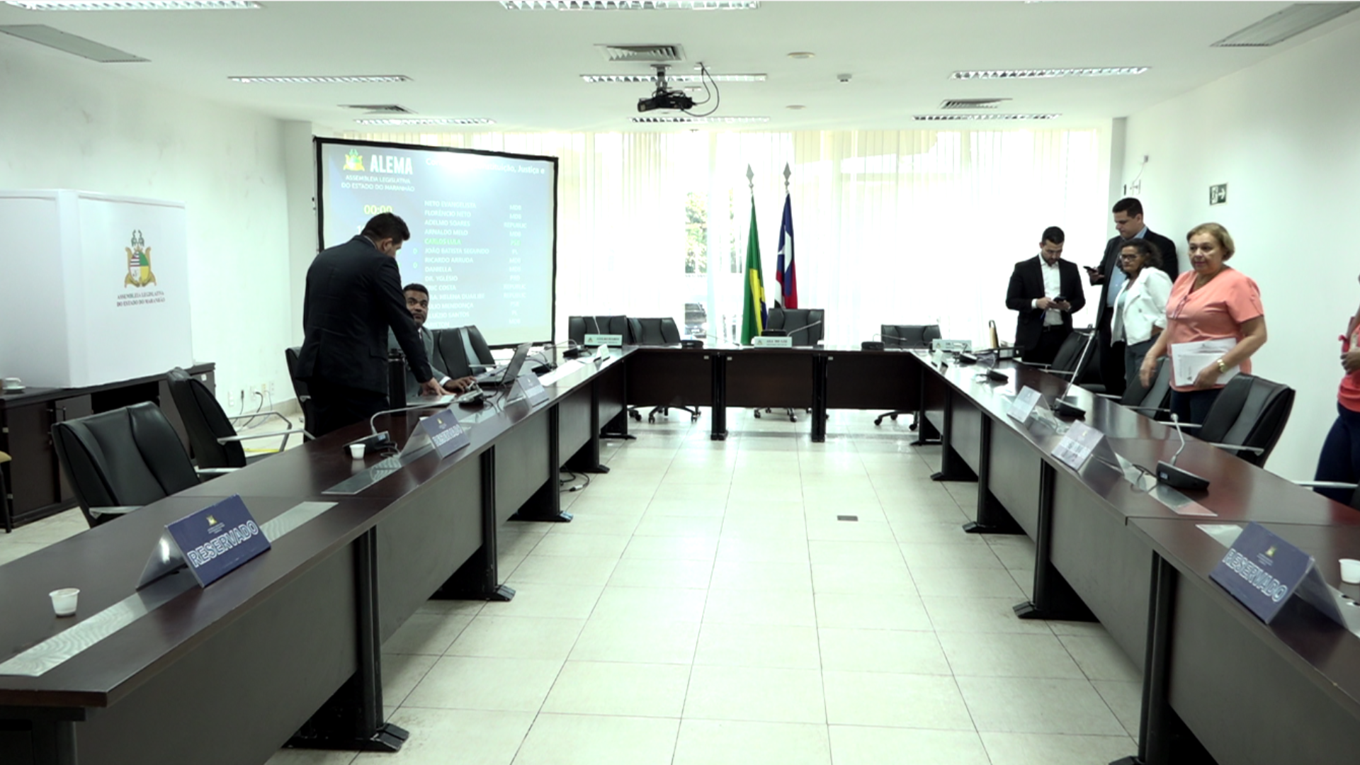 “Rodrigo Lago está acobertando um roubo aos cofres públicos”, diz Yglésio sobre encerramento de sessão da CPI
