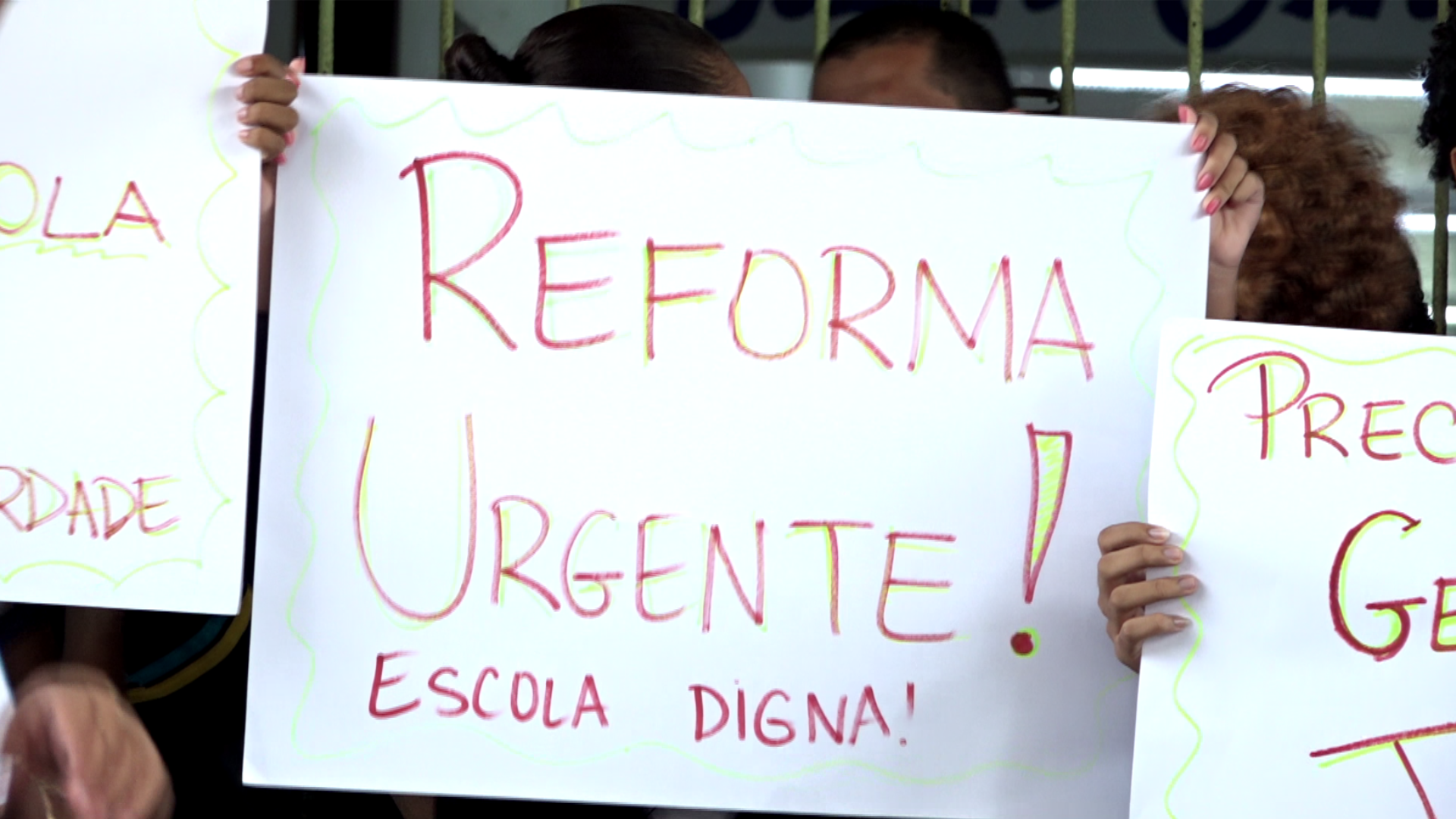 Pais, alunos e professores denunciam problemas estruturais em escola da Liberdade