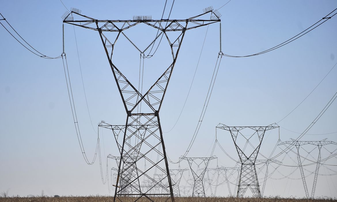 Desligamento programado deixará 25 municípios sem energia nesta terça (16)
