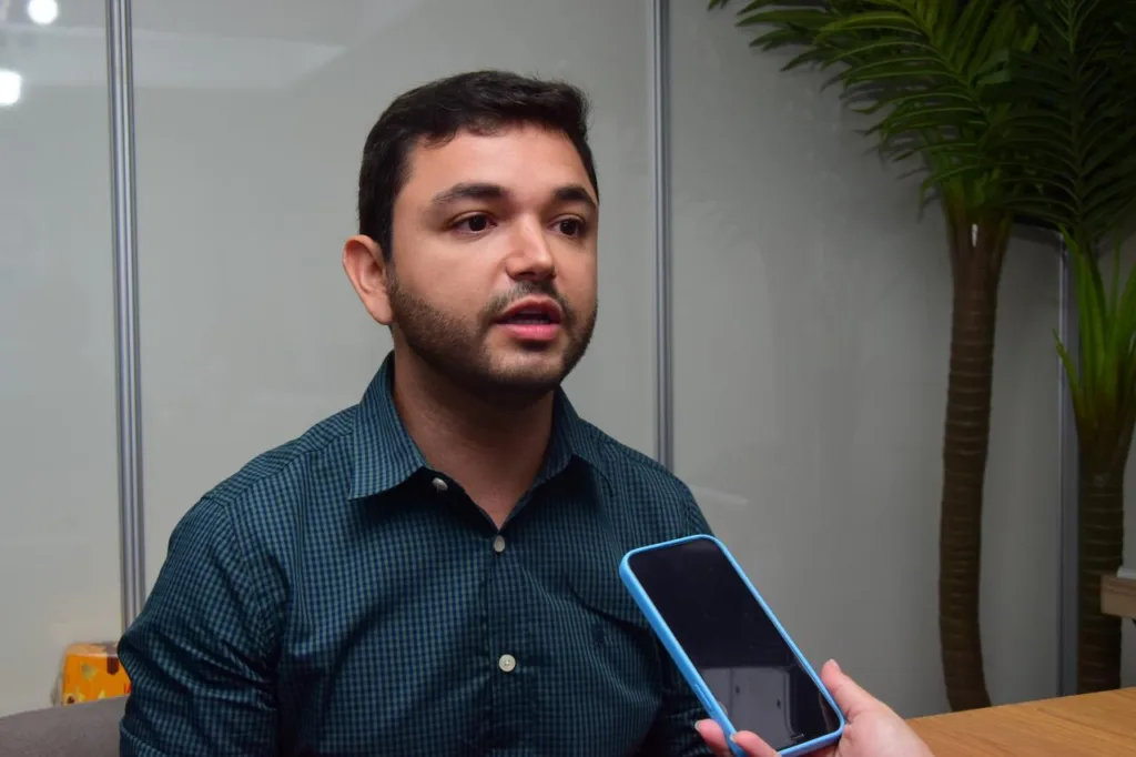Podemos anuncia Rodrigo Mesquita como pré-candidato a deputado 16 dias após excluí-lo de nominata