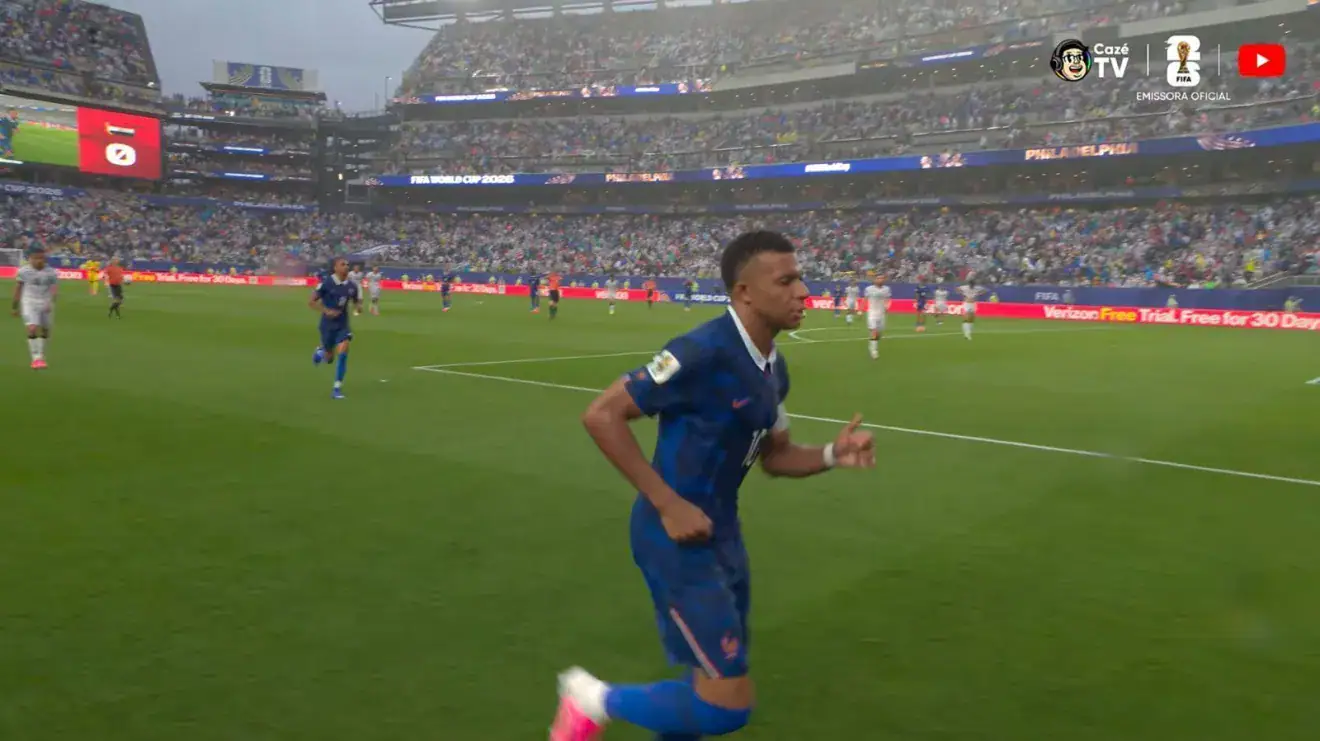 França vence Iraque por 3 a 0 com show de Mbappé e vai ao mata-mata