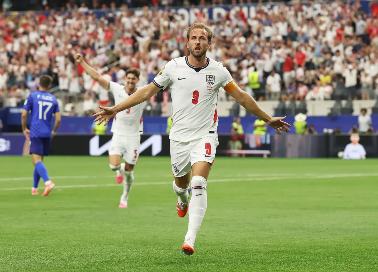 Em jogão, Inglaterra bate Croácia com show de Kane em estreia na Copa