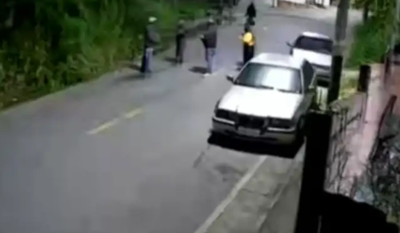 homem tenta defender mulheres, leva soco e morre; suspeito é preso