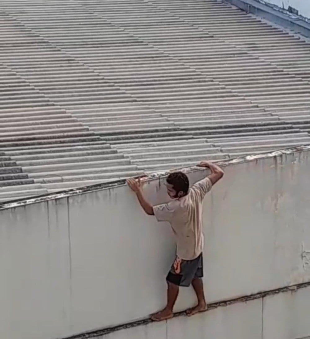 VEJA VÍDEO: Homem escala telhado do HGR