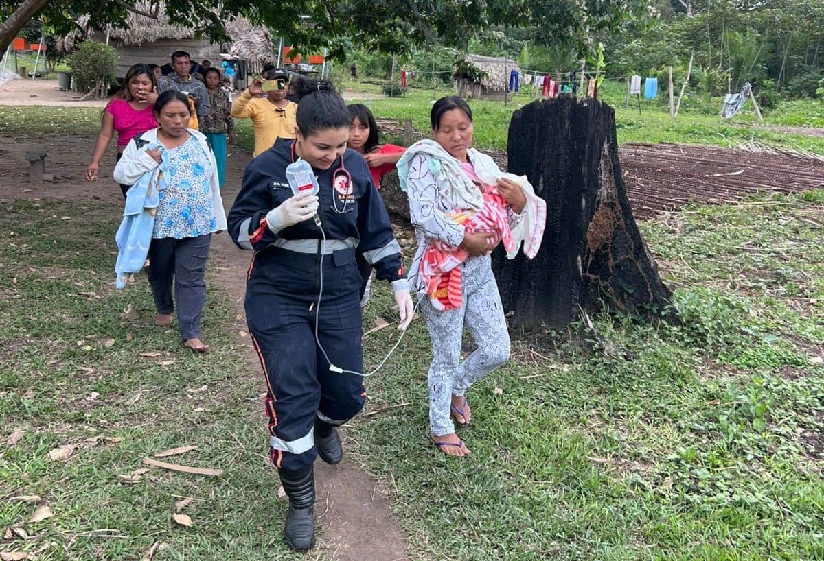 Bebê com complicações respiratórias é resgatado em aldeia indígena do AC