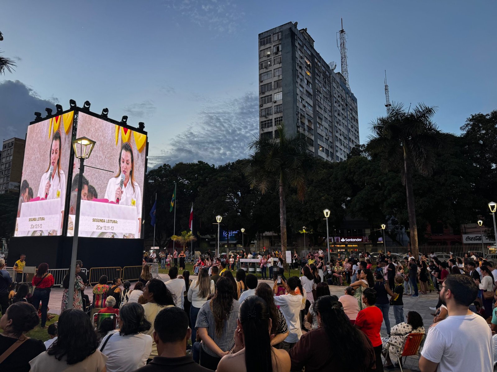 Multidão acompanha missa e lançamento do cartaz do Círio 2026 em Belém