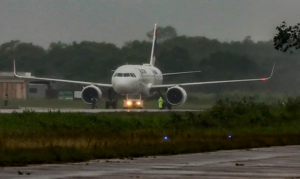 Governo prorroga isenção de impostos sobre biodiesel e querosene de aviação até julho
