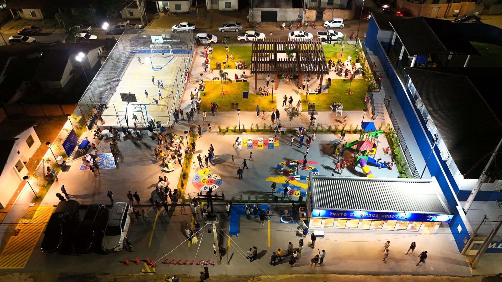 Prefeitura de Jaru inaugura nova praça pública e quadra poliesportiva no bairro Jardim Primavera