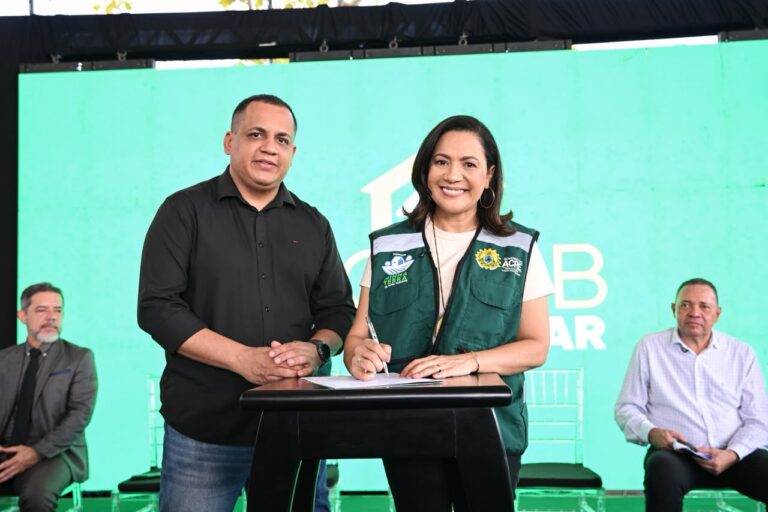 Governo entrega 247 títulos definitivos e lança programa de reforma de moradias para mil famílias em Rio Branco