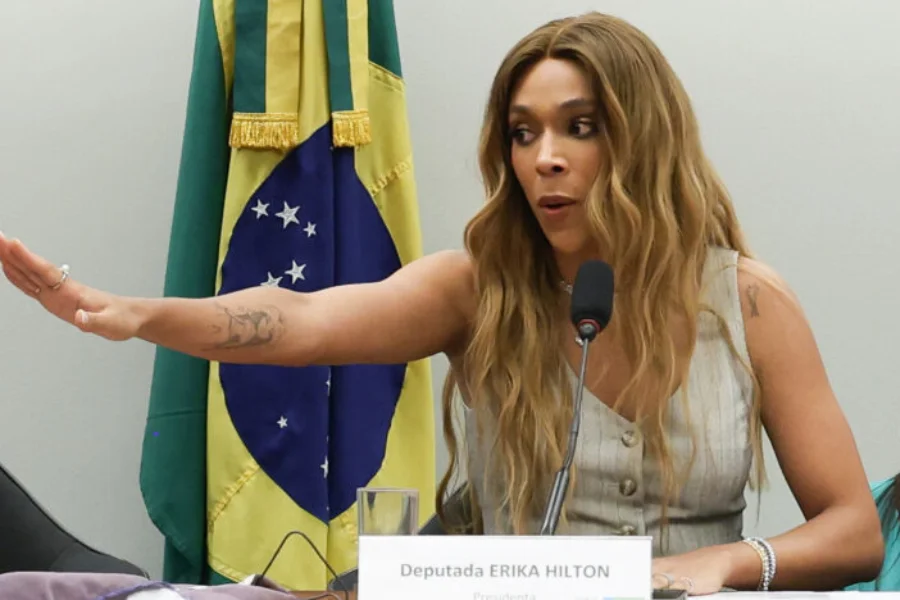 Erika Hilton aciona MPF e pede restrições à divulgação de apostas durante transmissões esportivas