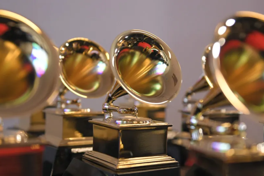 Grammy: músicas em português são barradas de concorrer em nova categoria e regra gera polêmica